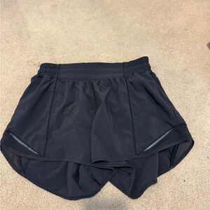 lululemon hotty hot shorts lined 4”